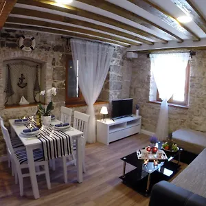 Porta Aurea Apartment