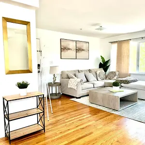 https://apt-stylish-evergreen-by-airport.us-newyorkcity.com