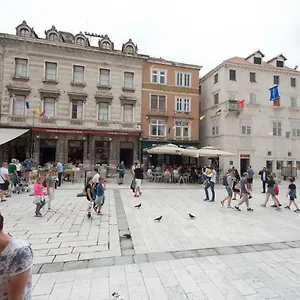 Piazza Square City Top Centre Apartment